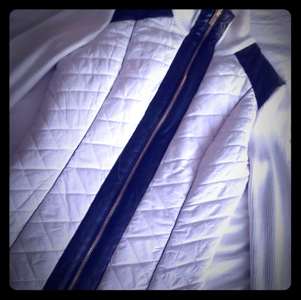▪Black▪White▪Fitted Full Zip